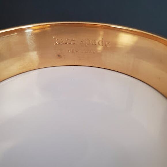 Kate Spade Idiom Bangle No Strings Attached Black and Cream Stripes Gold Plated - Picture 7 of 8